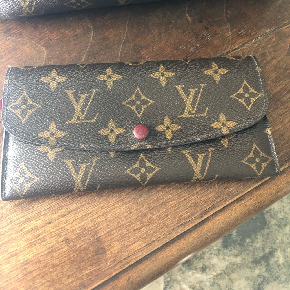 Louis Vuitton emilie wallet